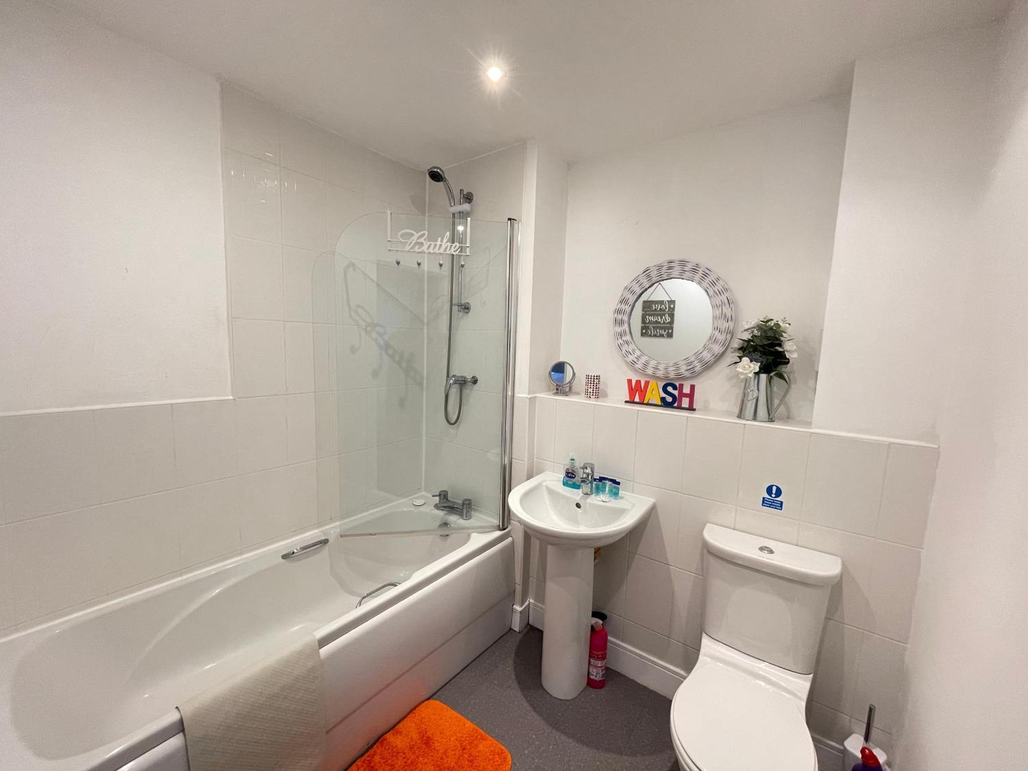 Grand Central Apartments Derby Room photo